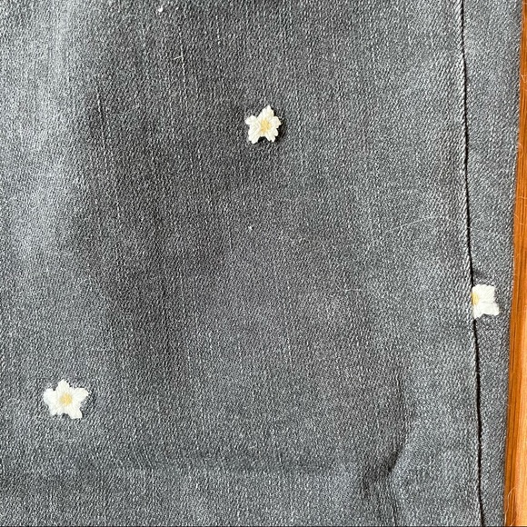Daisy embroidered Abercrombie jeans - Picture 3 of 4